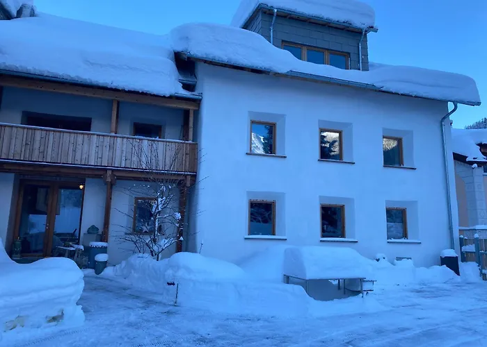 Im Oekohaus In 3* Susch